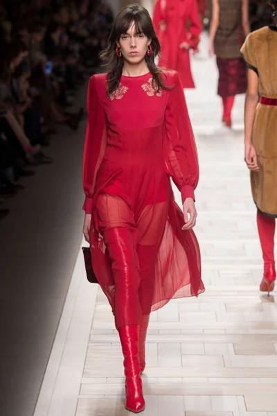Look 15